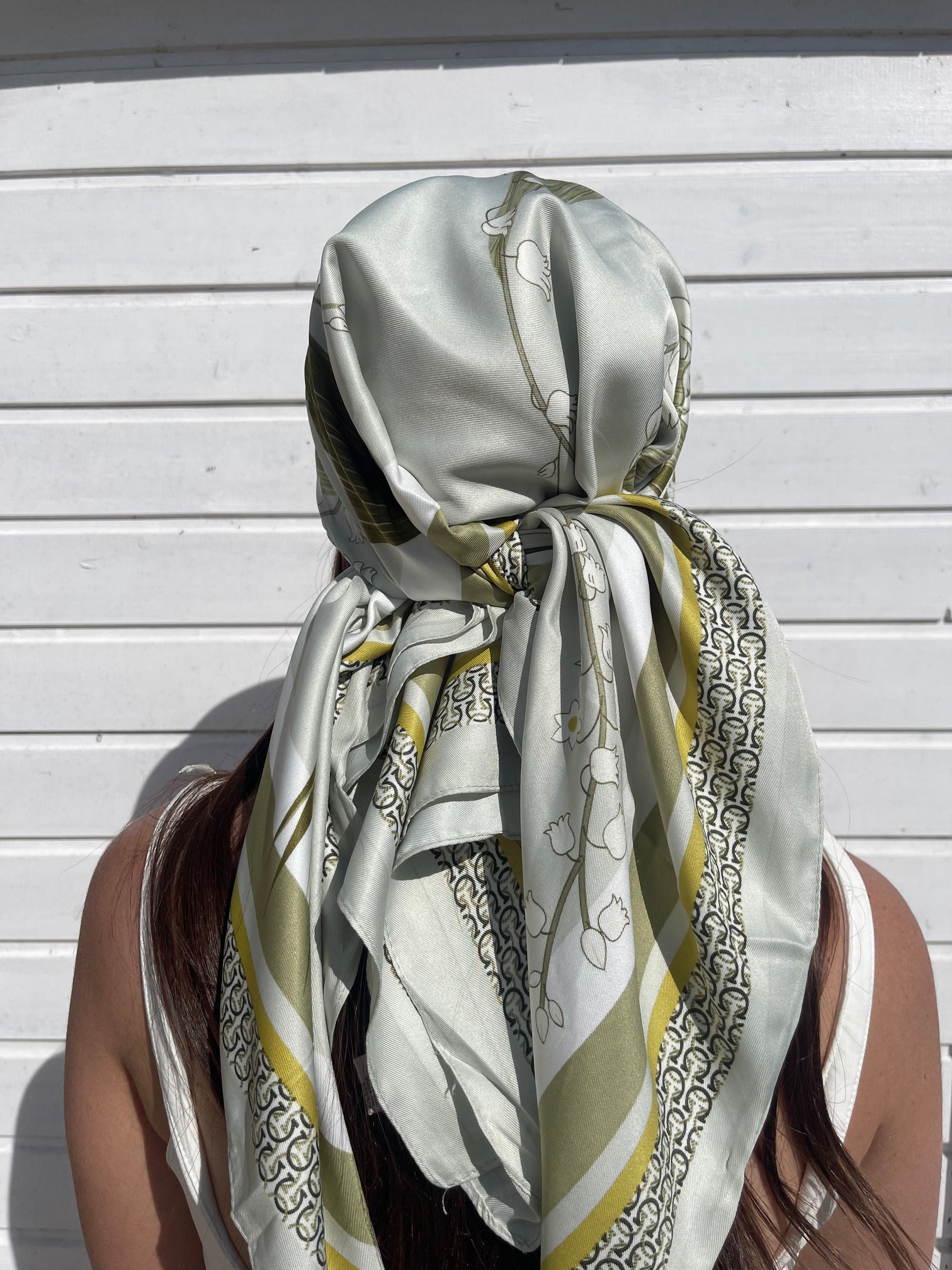 Foulard Abby – 90x90 cm – Effet Soie